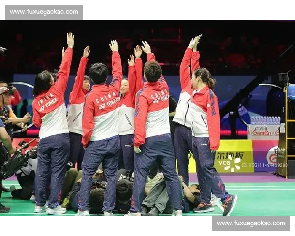 国羽女团捧起尤伯杯!她们是赛场上最亮的星!