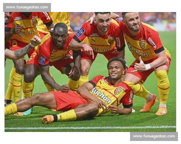 朗斯主场龙威再显，能否阻击马赛的连胜步伐